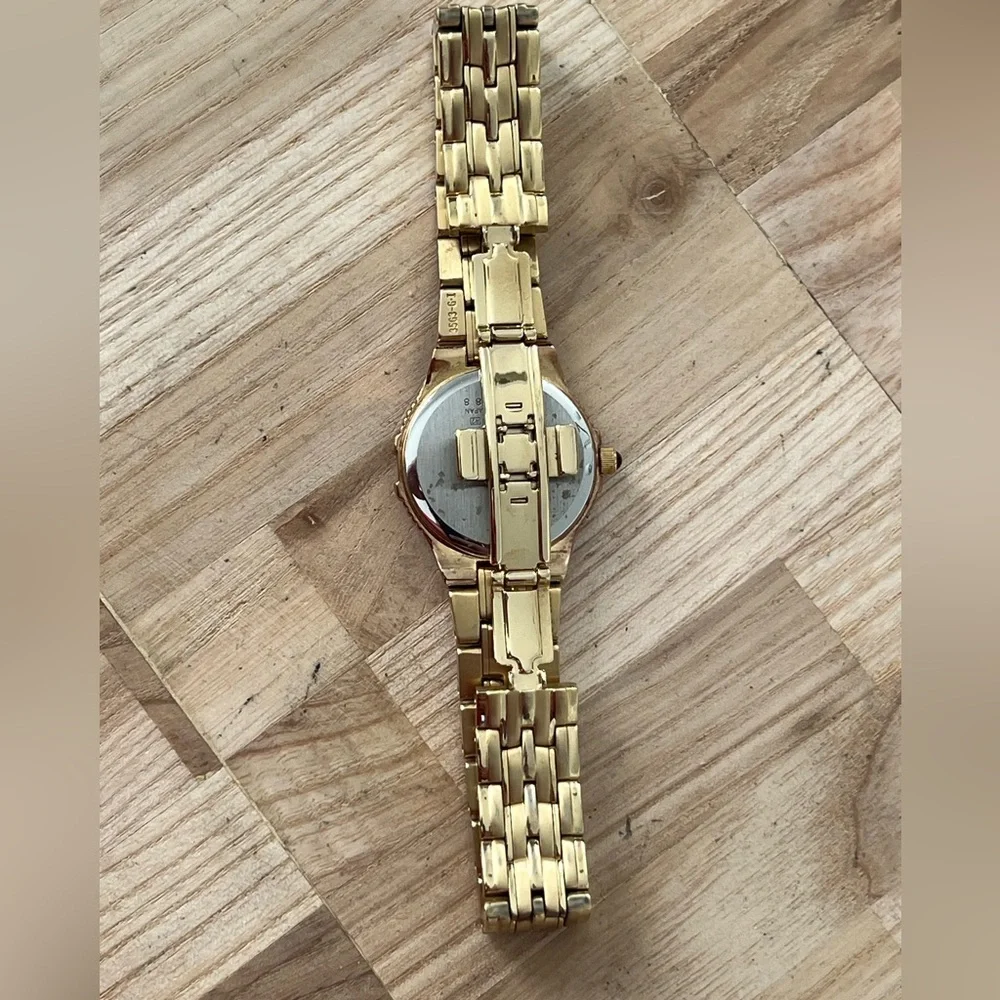Seiko Rare Ladies Watch Gold-Tone Bracelet Case Hands Black Carbon Fiber Dial